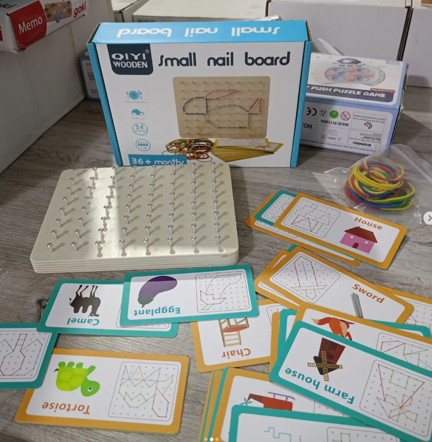 Geoplano de madera con tarjetas y elásticos | Juego didáctico Montessori